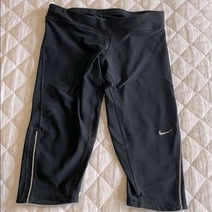 Nike Cropped Black Leggings